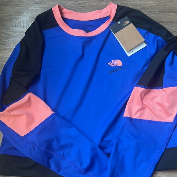 North face top - Picture 2 of 4